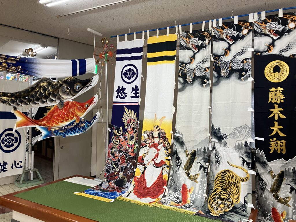 五月人形・武者幟・鯉のぼりの展示販売中 | トピックス | 八女四季彩館